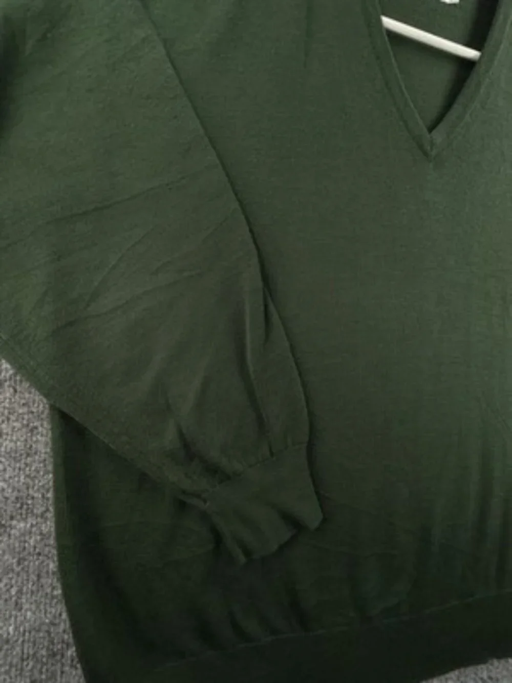 Burberry Long Sleeve Pullover V-Neck Green 9 Mens Logo Sweater Solid Knit Adult